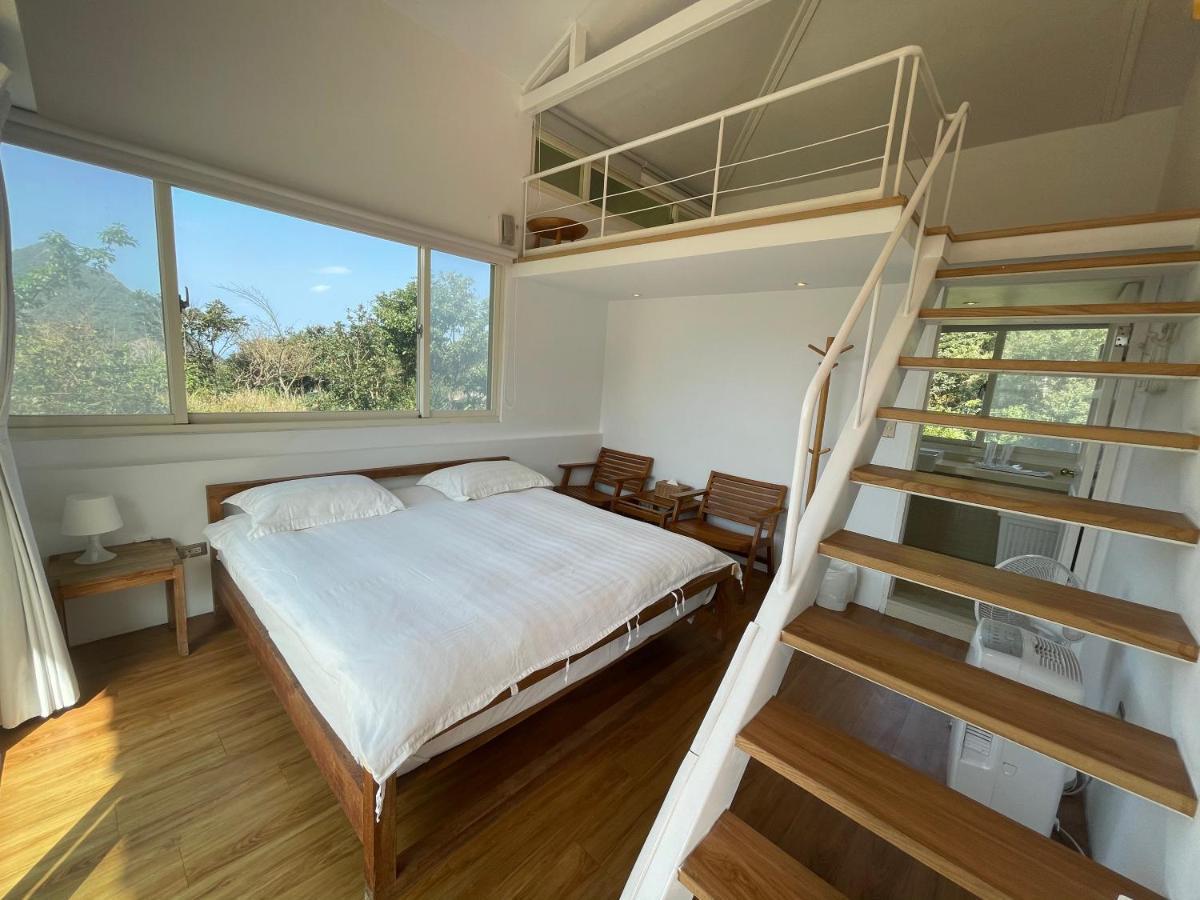 Golden101 Bed And Breakfast Джиуфен Екстериор снимка