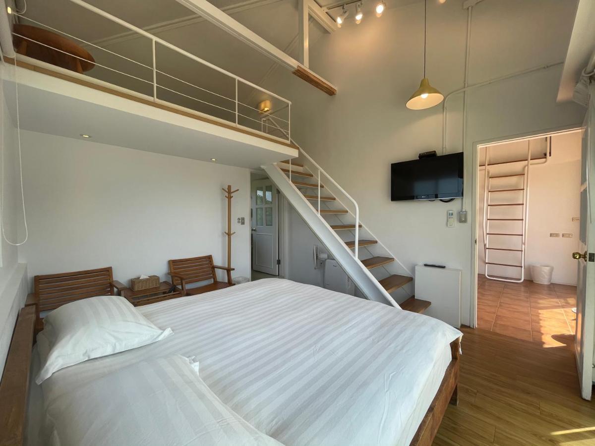 Golden101 Bed And Breakfast Джиуфен Екстериор снимка