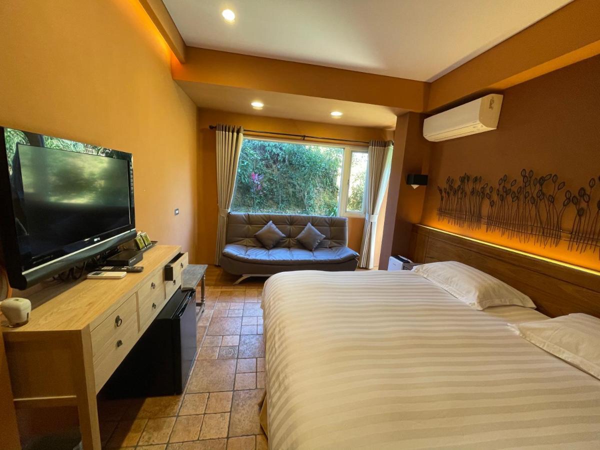 Golden101 Bed And Breakfast Джиуфен Екстериор снимка