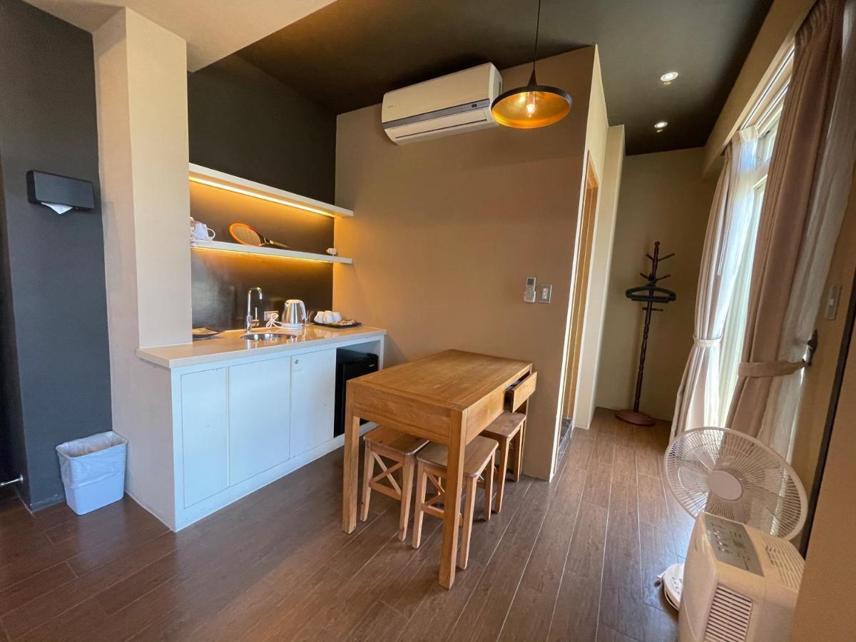 Golden101 Bed And Breakfast Джиуфен Екстериор снимка